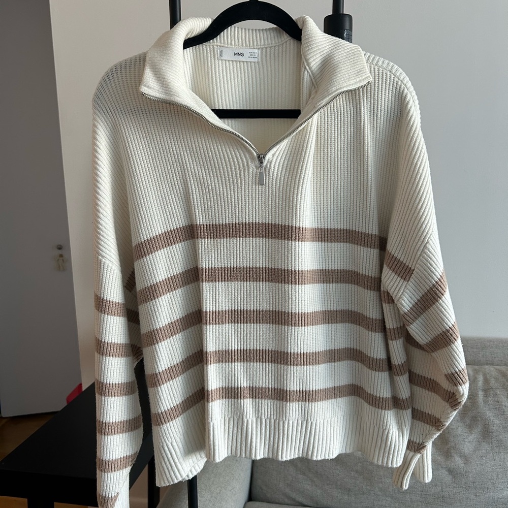 Oversized beige pullover quarterzip